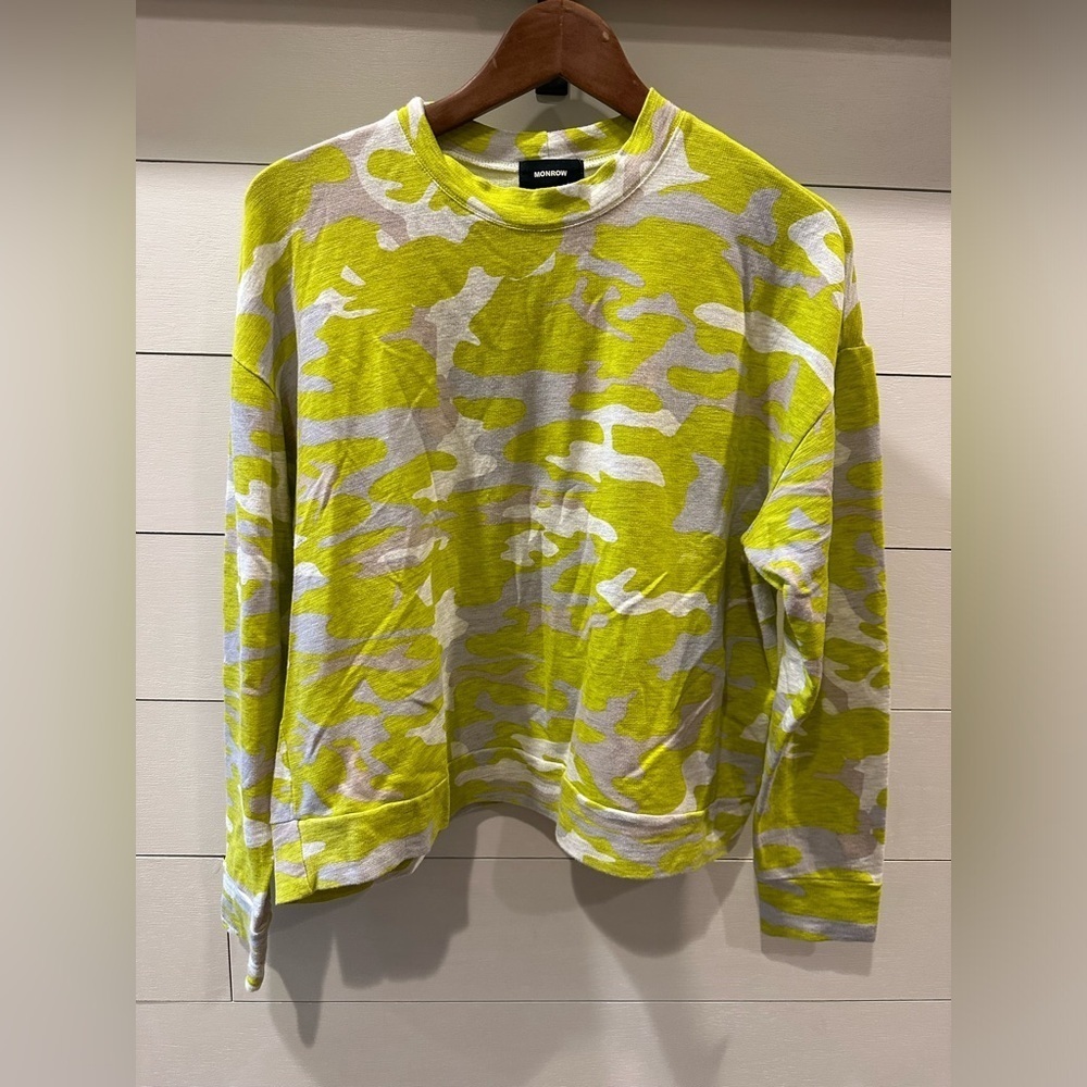 Monrow Women’s Camouflage Crewneck Sweater - Green and White- size X- Small